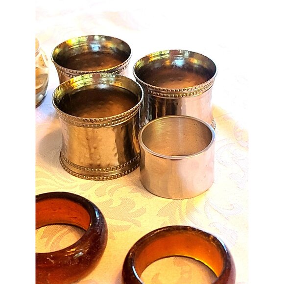 LOT OF NAPKIN RINGS - Picture 3 of 4